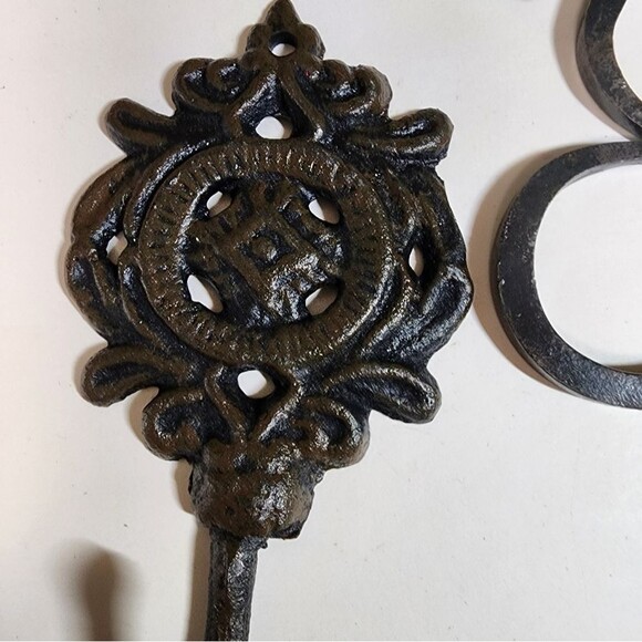 WALL HOOKS 4 in a bundle - Picture 2 of 10